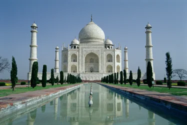 Uitzicht op de Taj Mahal, gebouwd door Keizer Shah Jahan (1592-1666), voltooid in 1643