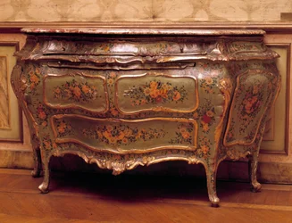 Meubilair: gelakte en beschilderde commode uit de 18e eeuw. Fabriek van Venetië. Museum voor Decoratieve Kunsten, Parijs
