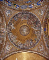 Zicht op de koepel met mozaïeken op een gouden achtergrond (Romaans en Byzantijnse stijl) die het leven van Mozes illustreren. In de pendentieven, de vier profeten Salomo, David, Zacharia, Maleachi. Begin van de 13e eeuw. Basiliek San Marco