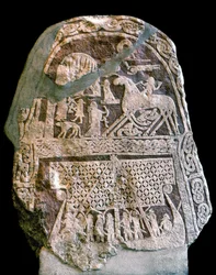 Runensteen met Wotan (Odin) op zijn achtbenige paard Sleipnir, aan boord van een Vikinglangschip