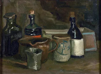 Stilleven met flessen en aardewerk. Afmetingen: 31,5 x 41,8