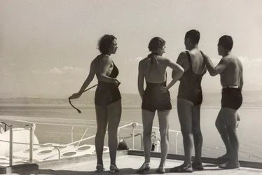 Passagiers aan boord van de Oceania, uit het album 