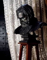 Bronzen buste van Giuseppe Verdi