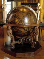 De hemelglobe van Coronelli op de meridiaan van Gatellier. Deze globe werd vervaardigd door de franciscaner monnik Vincenzo Coronelli (1650-1718). Institut de France, Parijs.