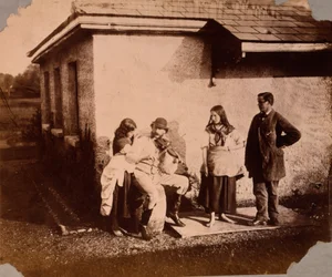 Kinderen luisteren naar een man die viool speelt, ca. 1859-61