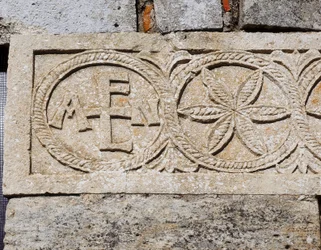 Detail van de westelijke gevel van de Kerk van Santa Maria de Lara, Quintanilla de las Vinas, Spanje