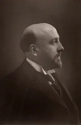 Alexander Campbell Mackenzie (1847-1935) Schotse componist en dirigent. Directeur van de Royal Academy of Music, Londen (1887-1924)