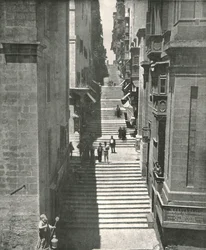 Een steile straat in Valletta, Malta, 1895
