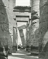 Zuilen van de Hypostyle Hal, Karnak, Egypte
