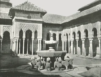 Het Hof van de Leeuwen, Alhambra, Granada, Spanje, 1895