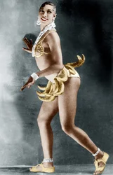 Josephine Baker (1906-1975) bij de Folies Bergère in Parijs met bananenriem