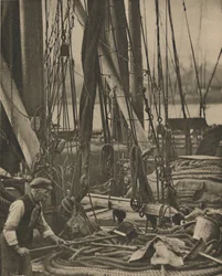 Aan de voet van de mast op een Thames Barge