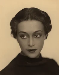 Portret van een jonge vrouw, Triëst, c.1928 (gelatinezilverdruk)