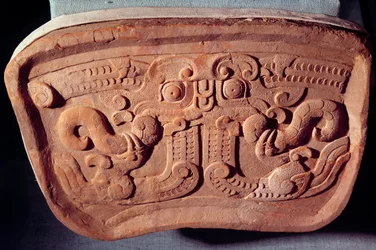 Origineel model van Taotie-masker in terracotta