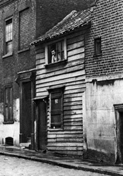 Een oud houten huis in St John