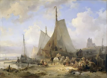 Vissersboten op het strand met vissers en vrouwen die de vangst sorteren