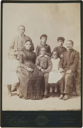 Portret van een gezin,c. 1890 (foto)