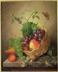 Een mand met druiven en appels op een marmeren richel