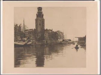 Gezicht op de Montelbaanstoren in Amsterdam