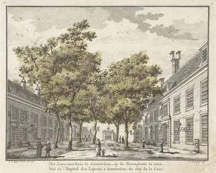 Gezicht op de binnenplaats van het Leprozenhuis te Amsterdam