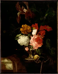 Een Roos, en Iris, Sering en andere Bloemen in een Auriculaire Zilveren Vaas met een Slak en een Vlinder op een Gedrapeerde Rand