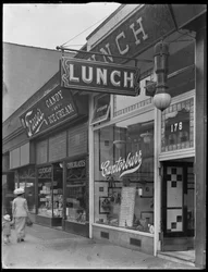 Canterbury Lunch bord op 202 (of 178) E. 125th Street, New York City, 2 mei 1916