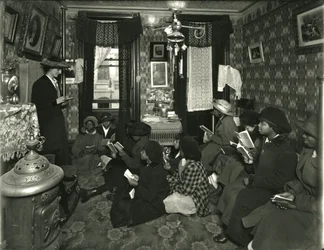 Evangelisatiecommissie, mevrouw Williams, 136 W. 99th Street, juffrouw Broad geeft les, 1916