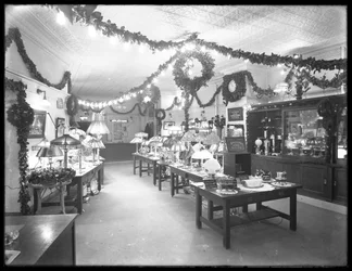 Interieurzicht, van voor naar achter, van de United Electric Light en Power Company, W. 138th Street en Hamilton Place, New York City, 17 december 1914