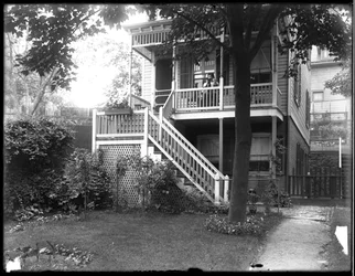 Het huis van mevrouw Perenes, Inwood, New York, c.1910