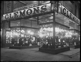 Bord en winkelpui voor Clemons de kleermaker, New York City