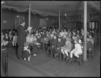 Zondagschoolklas in de Baptistenkerk op 235 E. 83rd Street, New York City, 27 februari 1916