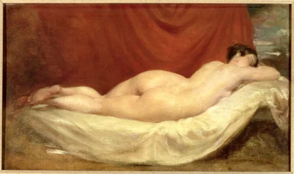Naakt liggend op een sofa tegen een rood gordijn