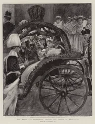 De Bruid en Bruidegom verlaten het Kasteel van Ehrenburg