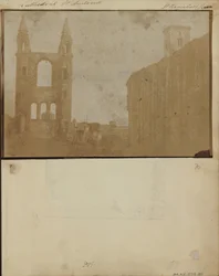 De oostelijke gevel en zuidelijke zijbeuk van de kathedraal van St. Andrews met de St. Regulus-toren, vanuit het noordwesten