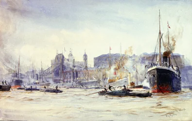 Activiteit langs Irongate Quay, aan de Theems (Engeland), met de Tower Bridge in de verte