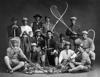Canadees Indiaans Lacrosseteam, gefotografeerd door William Notman (1826-1891)