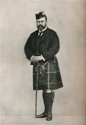 De Prins van Wales in Highland kostuum, c1886 1910