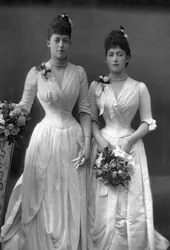 De prinsessen Victoria 1868-1935 en Maud 1869-1938 van Wales, 1890