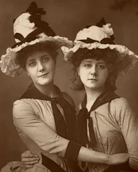 Twee Rozen, Maude Millett en Annie Hughes, Britse actrices, 1888
