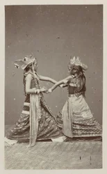Twee Javaanse danseressen