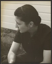 [Mevrouw Julian Levi].