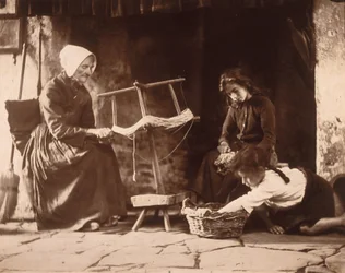 Vrouw aan het weven, circa 1900