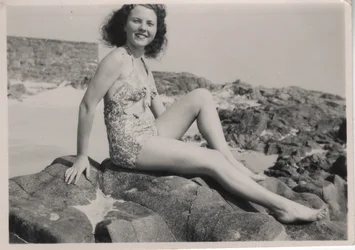 Vakantiegangster in een gerimpeld badpak, eind jaren 1940