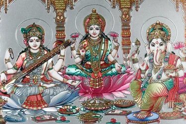Lakshmi, de vrouw van Vishnu, is godin van voorspoed, geluk en schoonheid. Ganesh