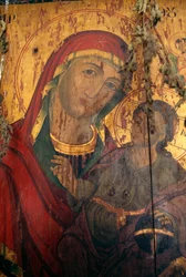 Madonna met kind, geschilderd op hout in Agios Antonios kerk, Kavousi, Kreta, Griekenland (foto)