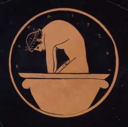 GR.15-1937 Attische roodfigurige beker: voorstellende een jongeling in een klok krater, met inscriptie: 